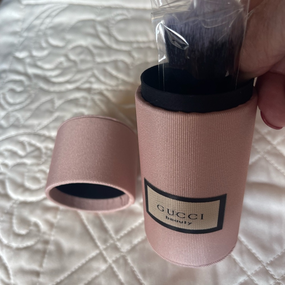 Gucci Beauty Soft Pink Cosmetic Brush Holder - Picture 3 of 7